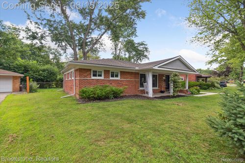 28249 Red Leaf Ln, Southfield, MI, 48076-2929 | Card Image