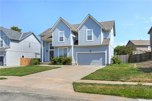 546 E Skylark St, Gardner, KS, 66030-1844 | Card Image