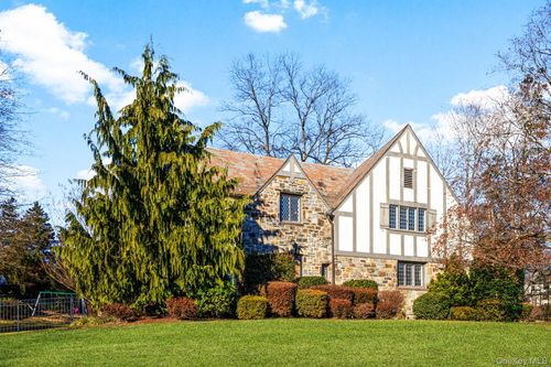 22 Verdun Ave, New Rochelle, NY, 10804-2215 | Card Image