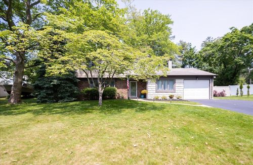 28 Madeley Ln, Stony Brook, NY, 11790-2802 | Card Image
