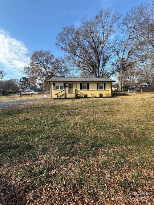 806 Walnut St, Belmont, NC, 28012-3920 | Card Image