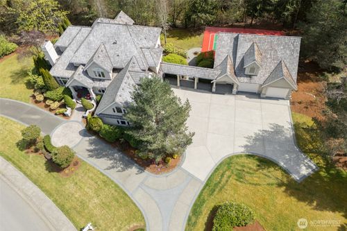 818 Windsor Drive Se, Sammamish, WA, 98074 | Card Image