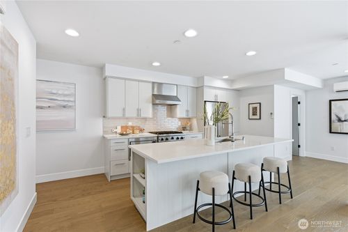 10712 Se 2nd St, Bellevue, WA, 98004-5286 | Card Image
