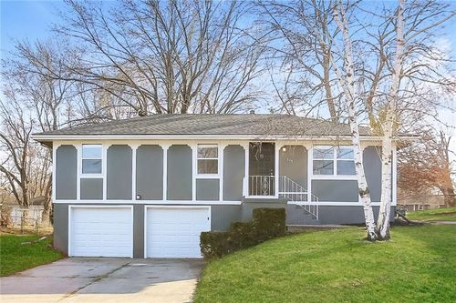 515 Se 19th St, Oak Grove, MO, 64075-9204 | Card Image