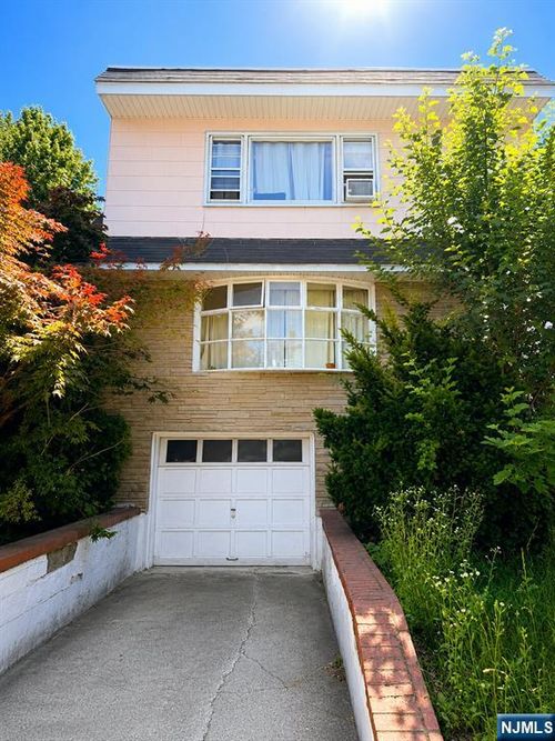52 Valley Street, Newark, NJ, 07106 | Card Image