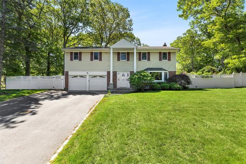 4 Lt John Olsen Ln, Saint James, NY, 11780-2511 | Card Image
