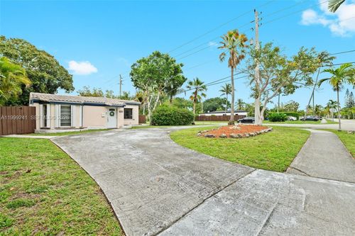 1395 Ne 177th St, North Miami Beach, FL, 33162-1361 | Card Image