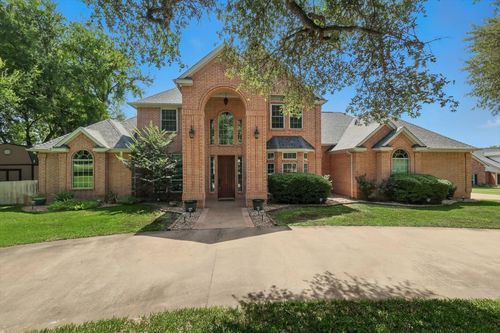 135 Woodstream Ct, Cresson, TX, 76035-5681 | Card Image