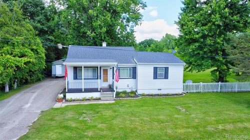 5244 Oleksyn Rd, Flint, MI, 48504-1000 | Card Image