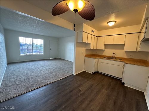 21-585 S Royal Crest Circle, Las Vegas, NV, 89169 | Card Image