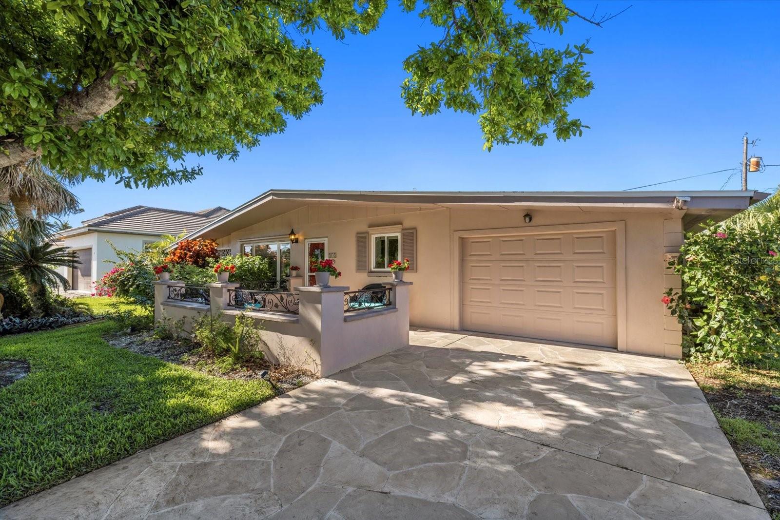 312 Circle Drive, Sold in VENICE Zoocasa