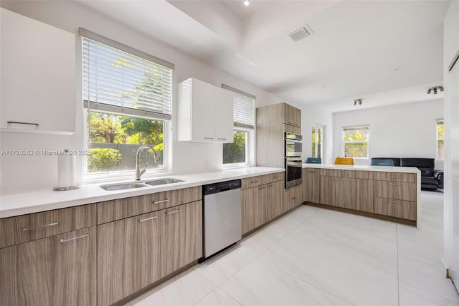 3648 Oak Ave, House other with 3 bedrooms, 3 bathrooms and null parking in Coconut Grove FL | Image 9