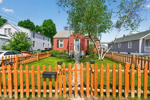 27 Highland Ave, Colonie, NY, 12205-5417 | Card Image