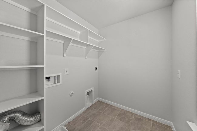 Washroom with hookup for an electric dryer, hookup for a gas dryer, hookup for a washing machine, and tile patterned floors | Image 32