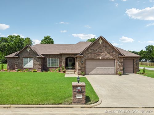 2207 Fieldstone Ct, Okmulgee, OK, 74447-6653 | Card Image