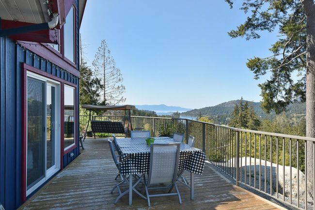 5280 Cecil Hill Road, House other with 3 bedrooms, 2 bathrooms and 4 parking in Madeira Park BC | Image 2