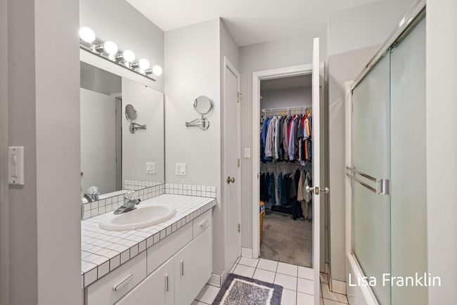Upper level full bath | Image 35