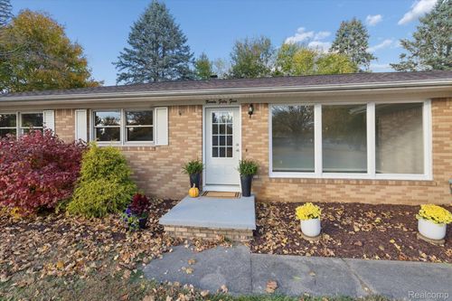 2055 Holly Dr, Charlotte, MI, 48813-9749 | Card Image