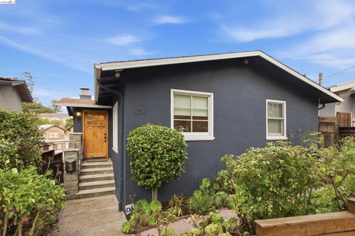 494 Jean St, Oakland, CA, 94610-2621 | Card Image