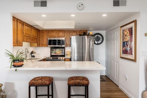 c114-10330 W Thunderbird Blvd, Sun City, AZ, 85351-3040 | Card Image