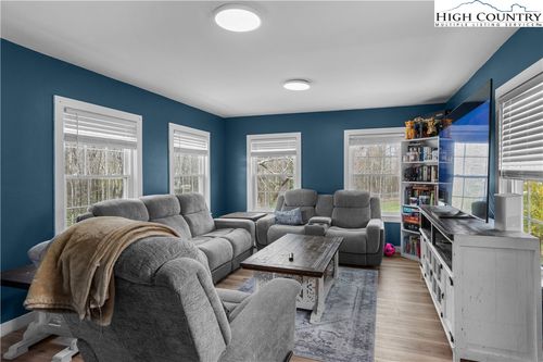 379 Pat Nixon Rd, State Road, NC, 28676-9586 | Card Image