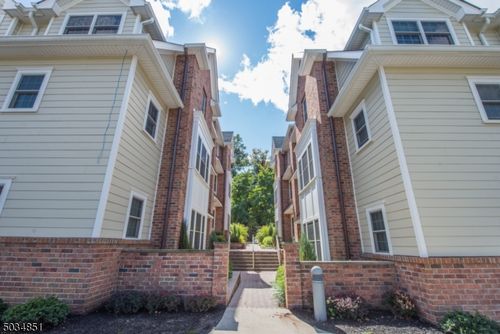 unit-6-1 Leona Dr, Morristown, NJ, 07960-7491 | Card Image