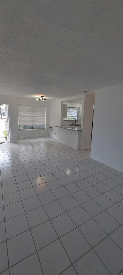 apt-108-3033 Nw 43rd Ave, Lauderdale Lakes, FL, 33313-1953 | Card Image
