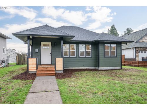 450 16th Ave, Longview, WA, 98632-1437 | Card Image