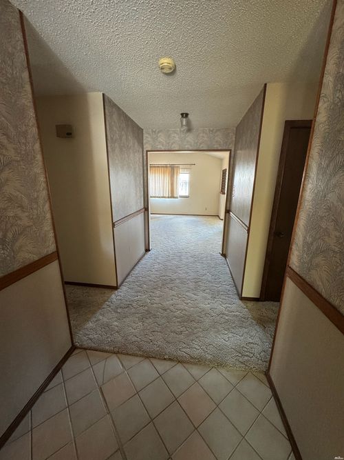831 Agate Rd, Roswell, NM, 88201-7801 | Card Image
