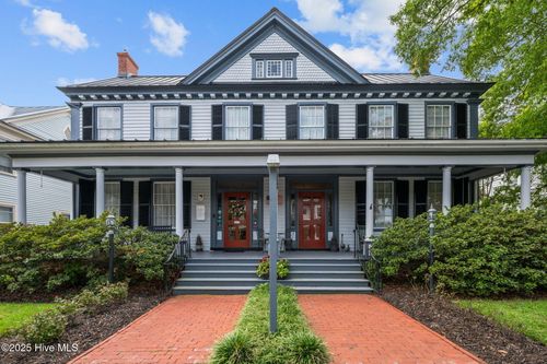 215 Pollock St, New Bern, NC, 28560-4942 | Card Image