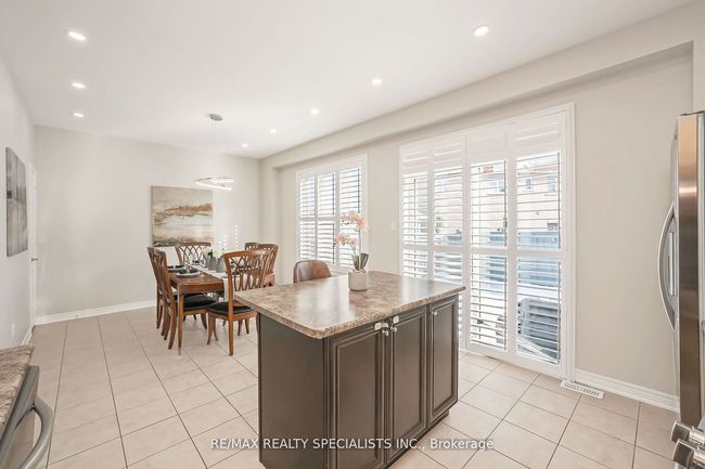 40 Begonia Cres, House attached with 3 bedrooms, 3 bathrooms and 2 parking in Brampton ON | Image 9