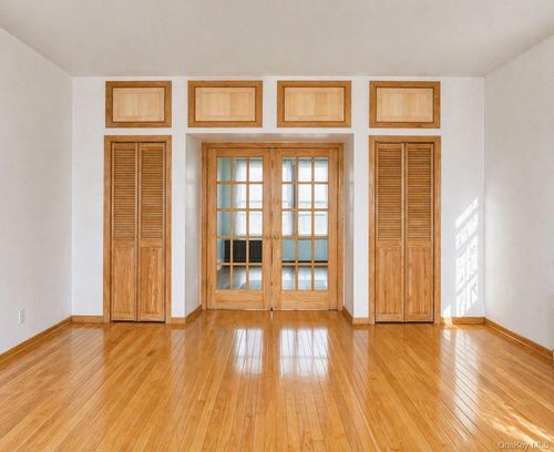 1r-20-26 Himrod St, Ridgewood, NY, 11385-1233 | Card Image