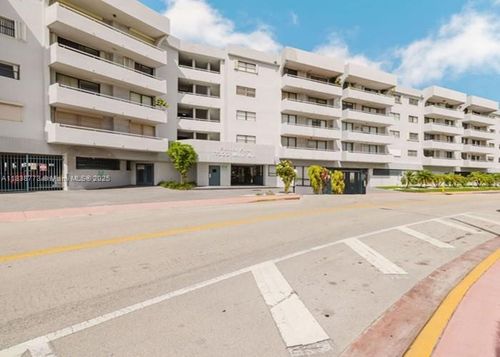 418-7300 Wayne Ave, Miami Beach, FL, 33141 | Card Image