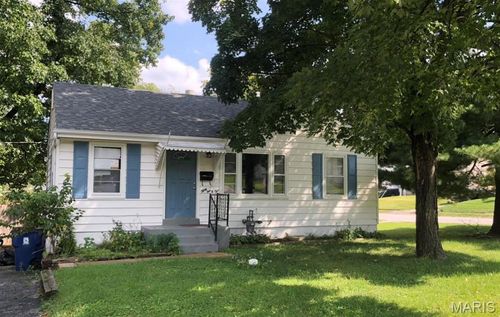 3102 Saint Myron Ln, Saint Ann, MO, 63074-3823 | Card Image