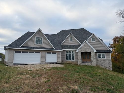 19468 250th Ave, Bettendorf, IA, 52722-7353 | Card Image