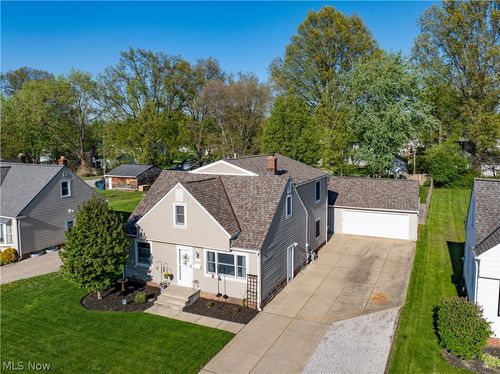 5307 Karen Isle Dr, Willoughby, OH, 44094-4353 | Card Image