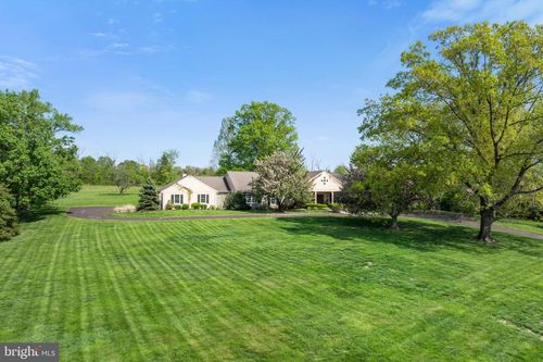 560 Indian Creek Rd, TELFORD, PA, 18969-2221 | Card Image