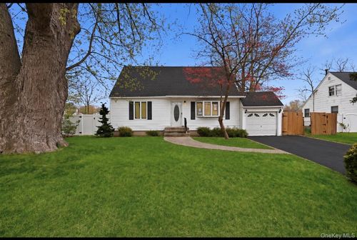 23 Woods Ln, Centereach, NY, 11720-2517 | Card Image