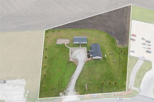5358 Hutton Dr, Urbana, IA, 52345-9068 | Card Image