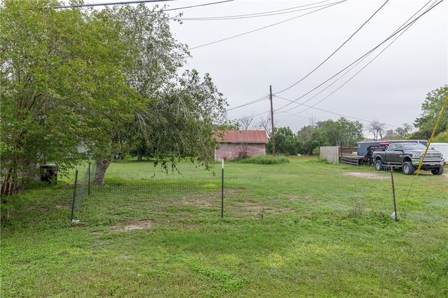 Fence to back | Image 9