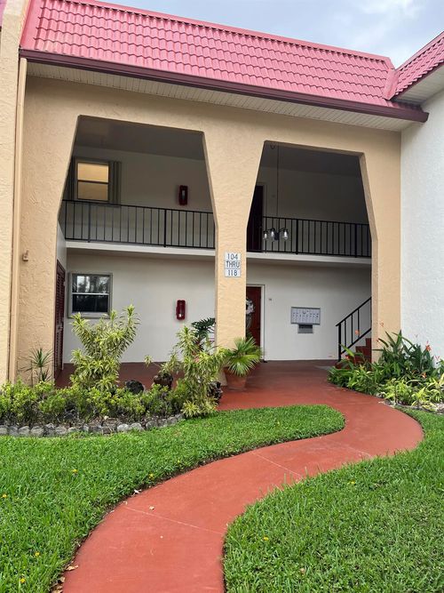 110-110 Lake Anne Dr, West Palm Beach, FL, 33411-2143 | Card Image