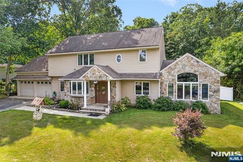 127 Mountain Cir, West Milford, NJ, 07480-3213 | Card Image