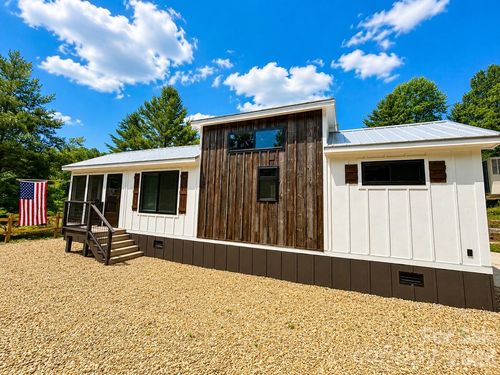 122 Mountain Breeze Rdg, Scaly Mountain, NC, 28775-0150 | Card Image