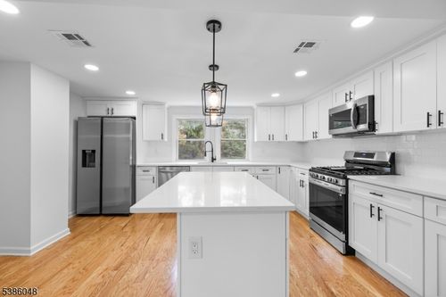 206 Linden Ave, Verona, NJ, 07044-1917 | Card Image