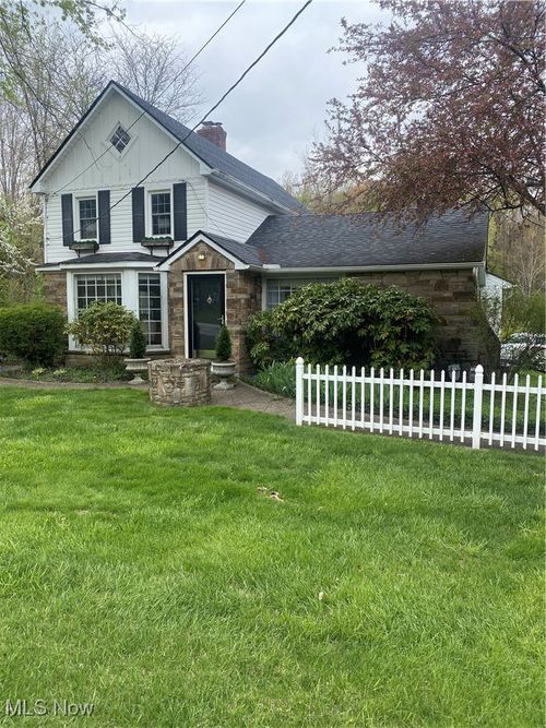 35755 Miles Rd, Moreland Hills, OH, 44022-2352 | Card Image