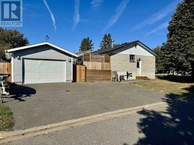 484 Simon Fraser Dr, Home with 3 bedrooms, 2 bathrooms and null parking in Thunder Bay ON | Image 2