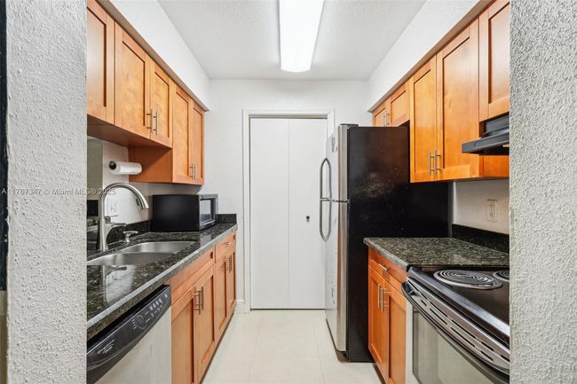 APT-1217 - 733 Riverside Dr, Condo with 1 bedrooms, 1 bathrooms and null parking in Coral Springs FL | Image 4