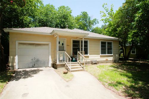 808 Emery St, Denton, TX, 76201-2679 | Card Image
