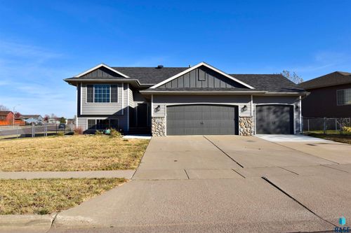 7612 Grinnell Cir, Sioux Falls, SD, 57106 | Card Image