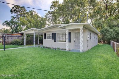 Front Of Home * Photographer virtually enhanced grass* | Image 1